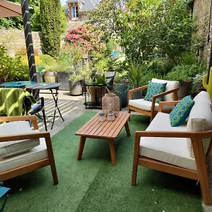 La 27, Proche Gare Et Centre Bed & Breakfast